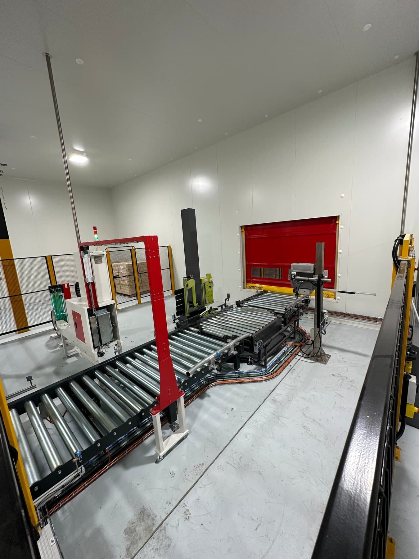 End of line palletising system for rigid composite packs